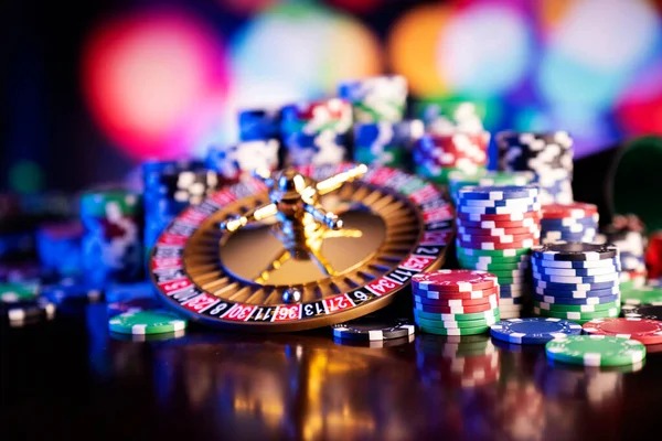 Antarmuka aplikasi mobile pelangicasino dengan tampilan slot games dan menu navigasi